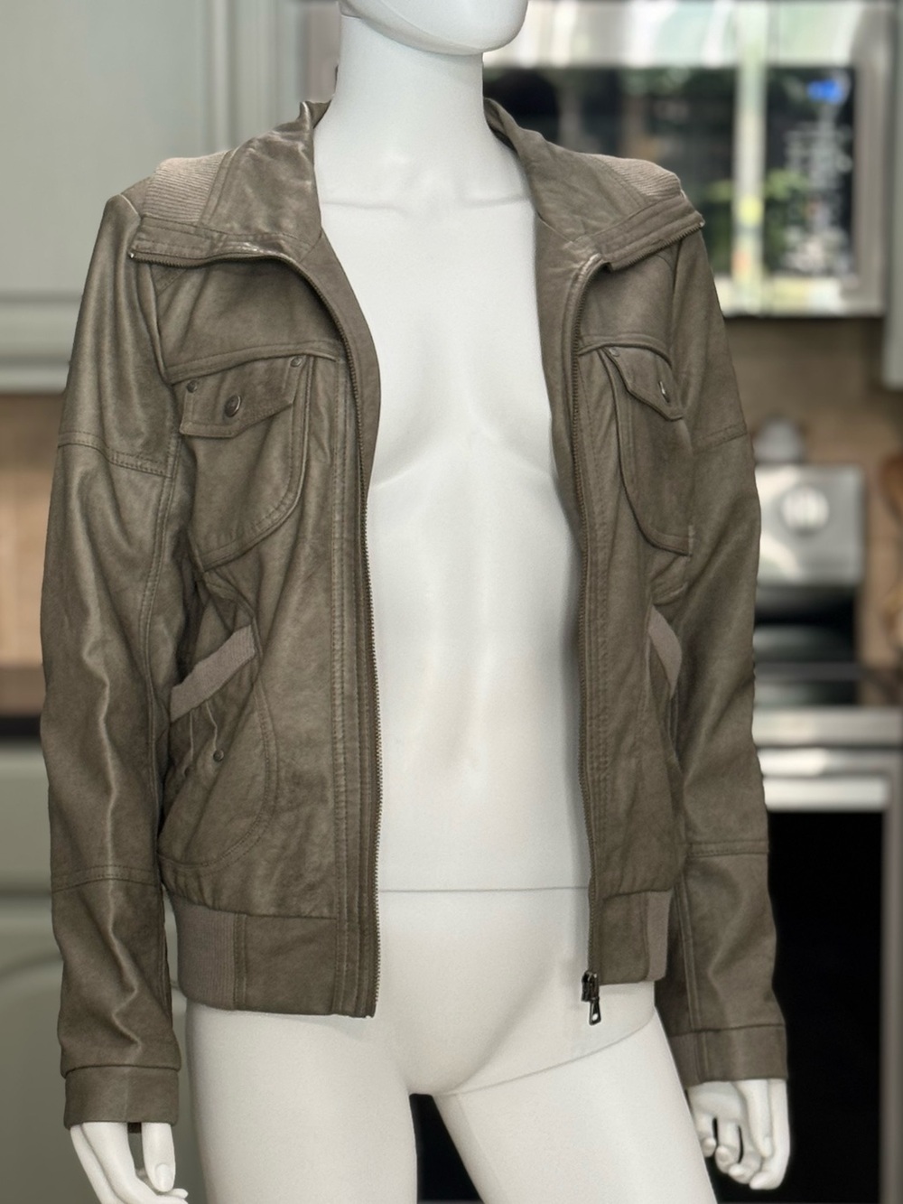 𝘽𝙚𝙧𝙣𝙖𝙧𝙙𝙤 Women's Jacket Taupe Zip-Front Medium